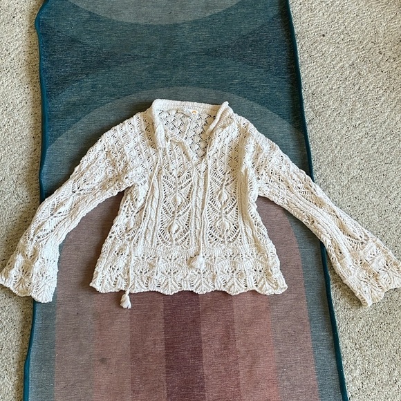 C&C California Cream Crochet Beach Sweater - Picture 5 of 10